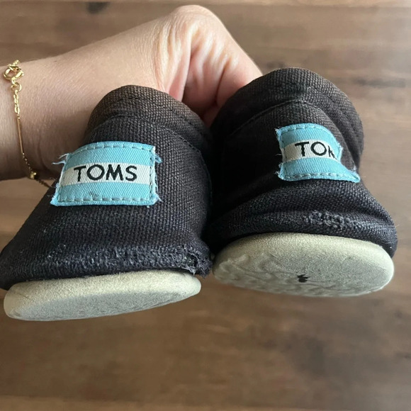 FREE Toms Black Shoes - Picture 6 of 9